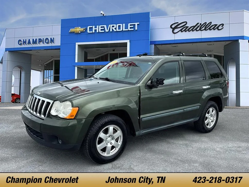 Used 2009 Green Metallic Jeep Laredo image 1