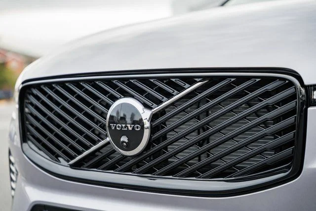 New 2026 Aurora Silver Volvo Plus image 12