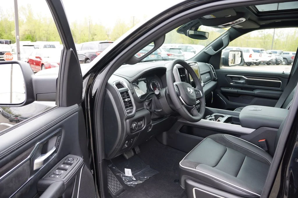 New 2026 Diamond Black Crystal Pearl-Coat Exterior Paint RAM Laramie image 11
