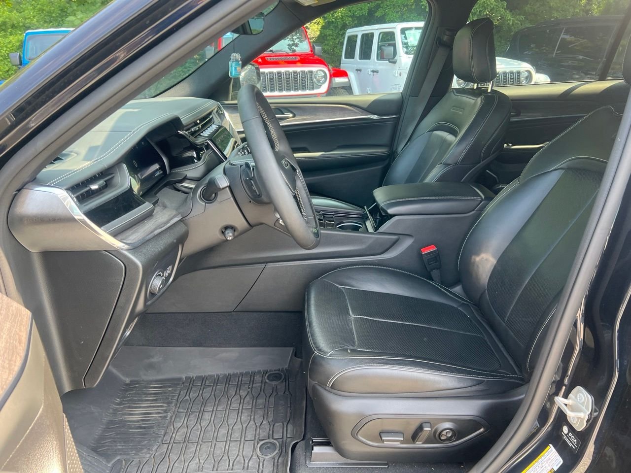 Used 2023 Black Jeep Overland image 21