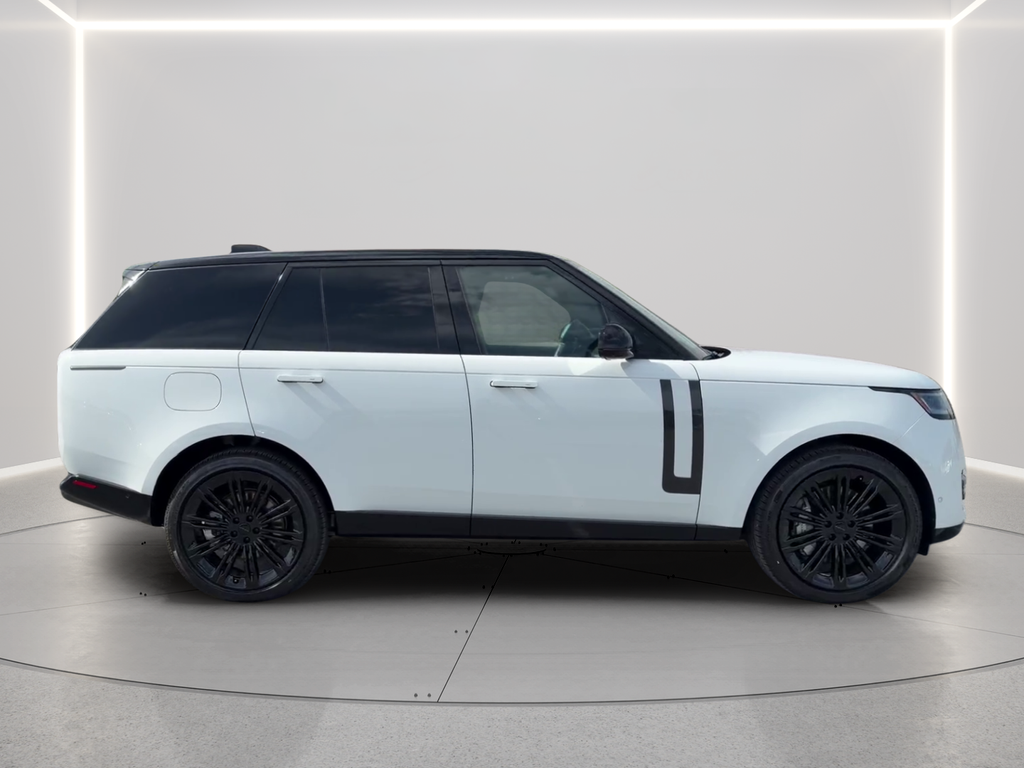 New 2026 Fuji White Land Rover SE image 4