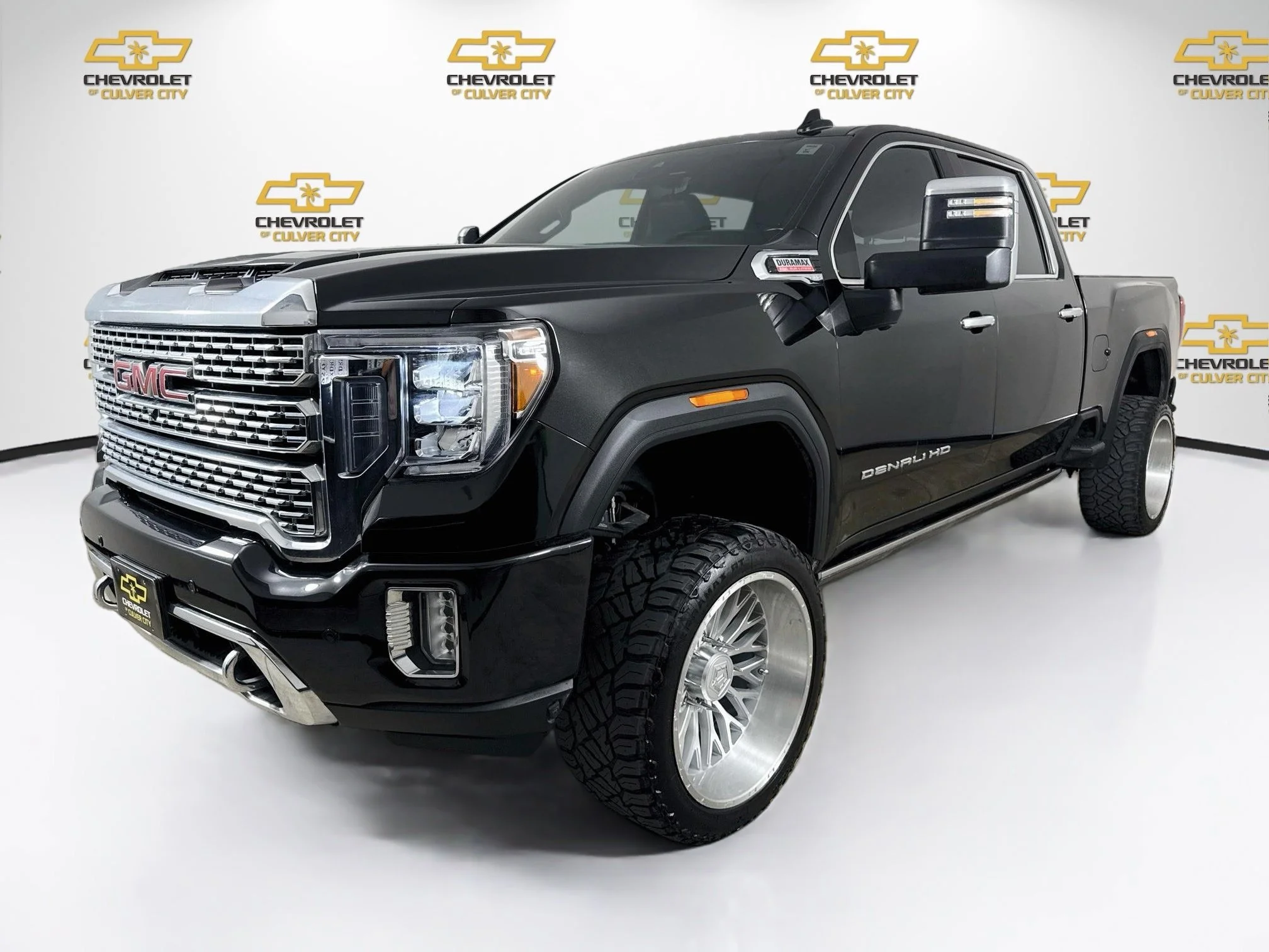 Used 2022 Ebony Twilight Metallic GMC Denali image 3