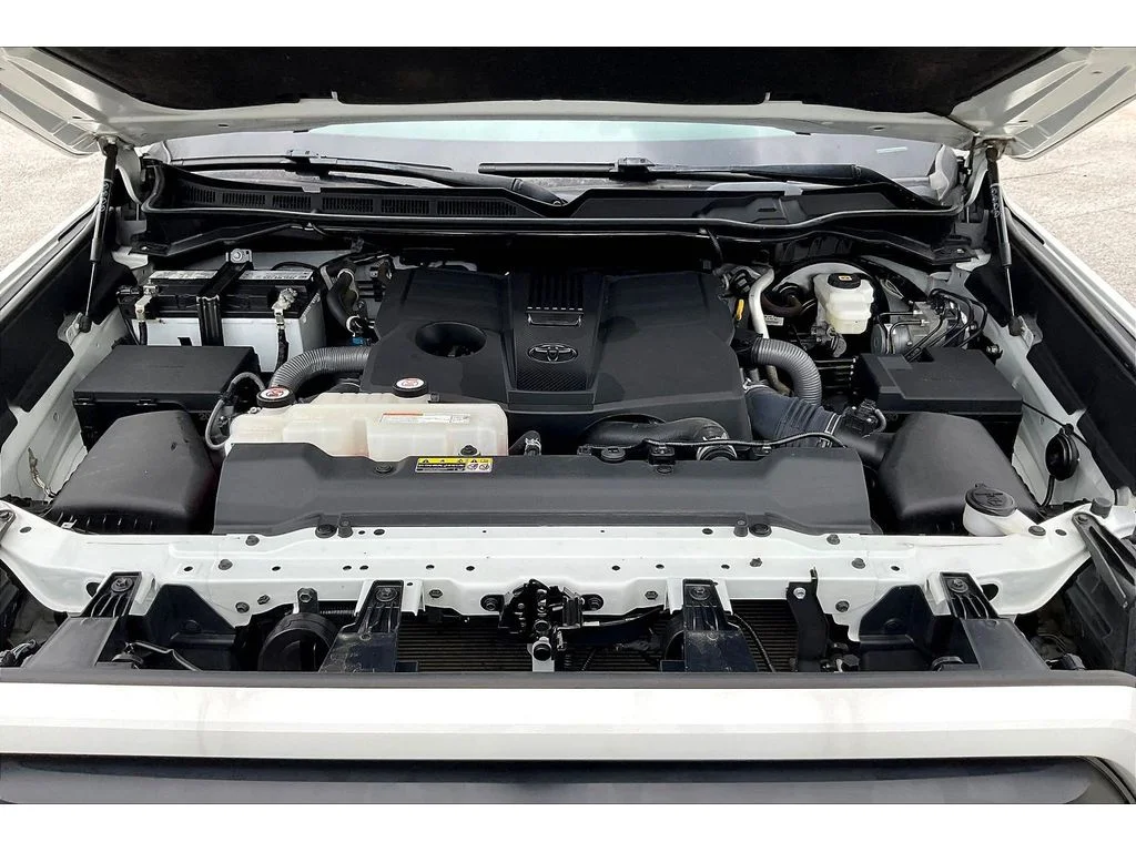 Used 2023 Ice Cap Toyota SR5 image 8