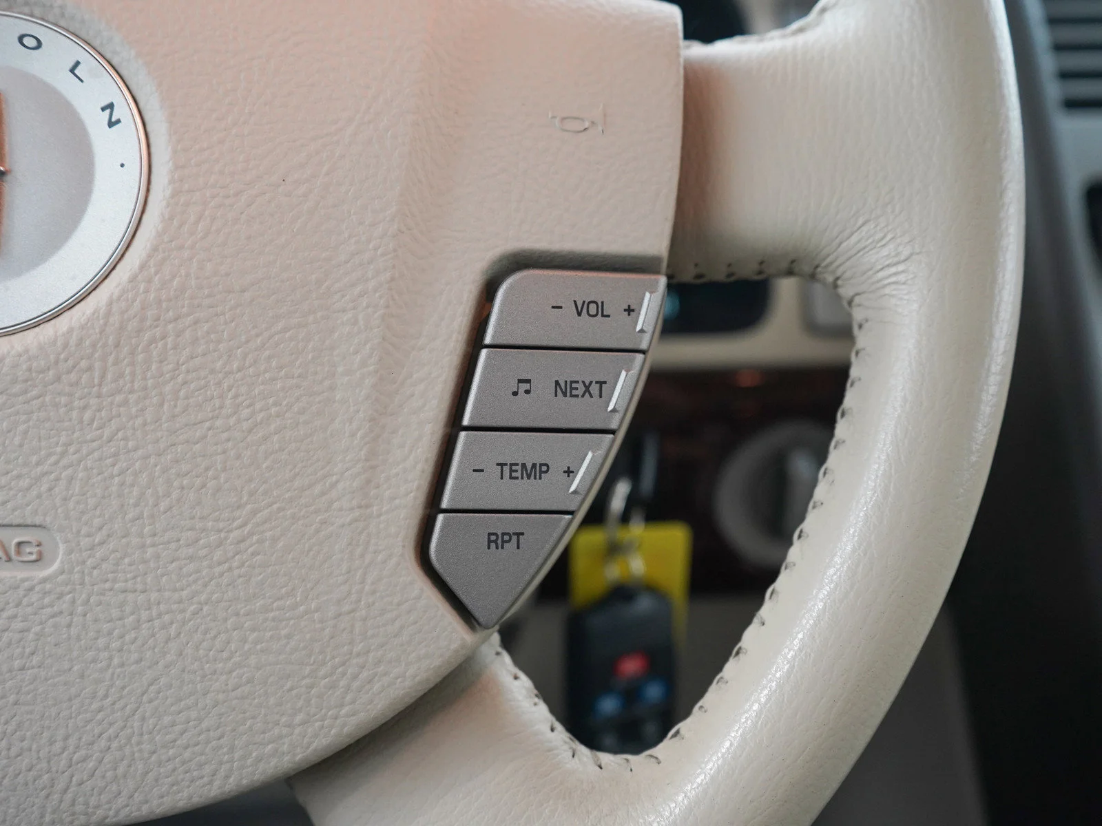 Used 2004 Black Clearcoat Lincoln Ultimate image 29
