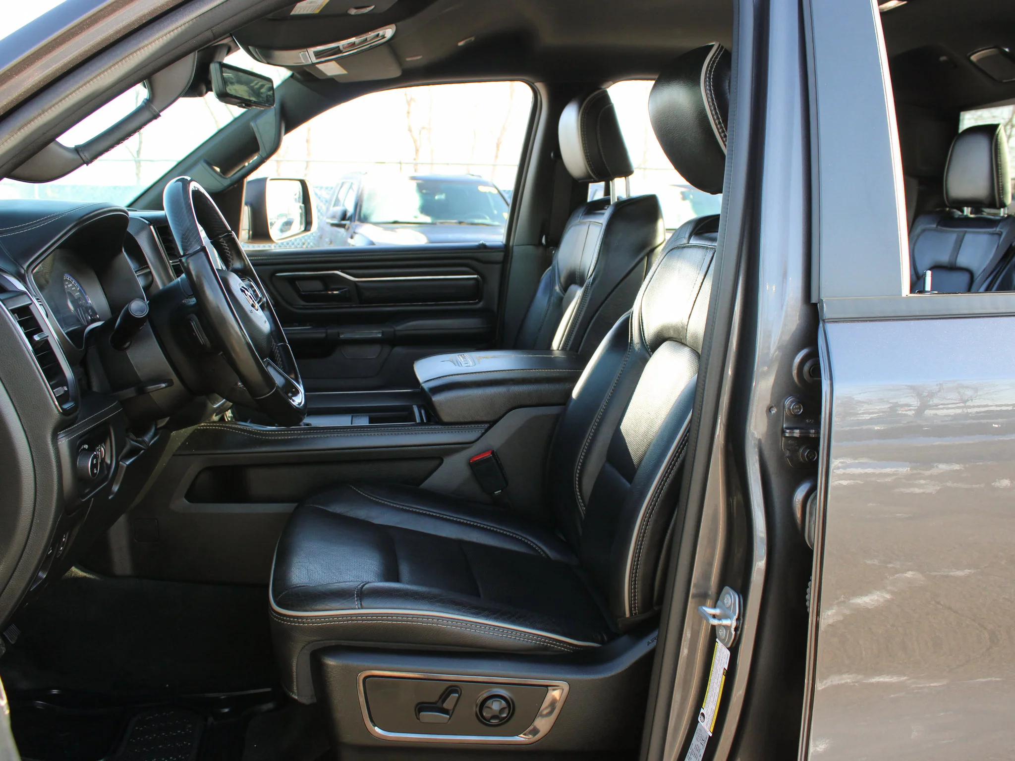 Used 2022 Grey RAM Limited * No Accidents | HEMI V8 | LOADED | ENVY Wheels | Head-Up Display | Night Edition image 3