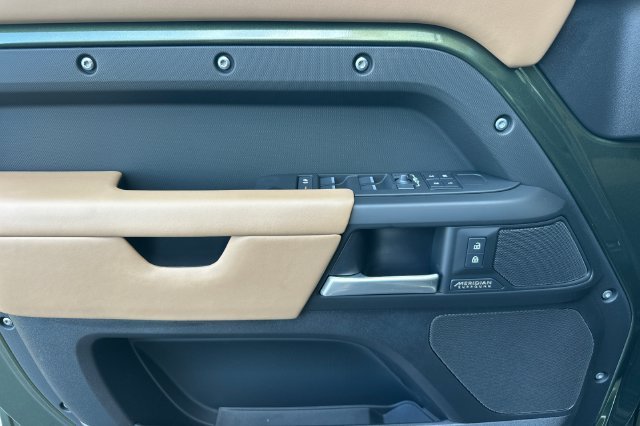 New 2026 Woolstone Green Land Rover X-Dynamic SE image 10