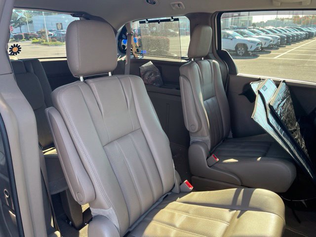 Used 2015 Beige Chrysler Touring-L image 5