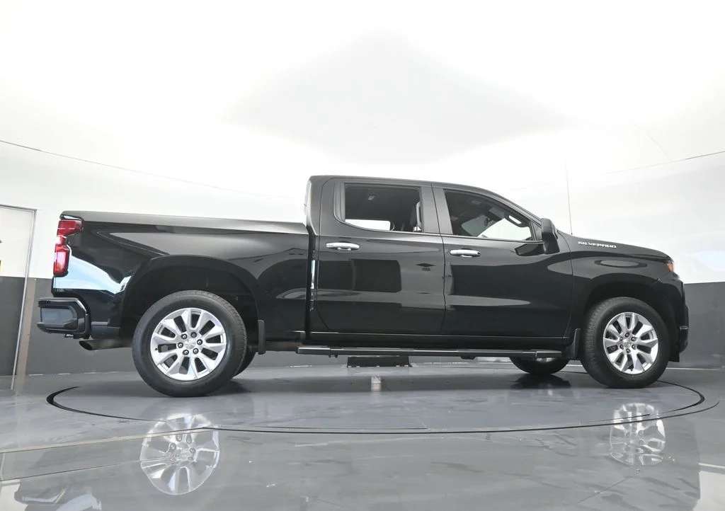 Used 2021 Black Chevrolet Custom image 54