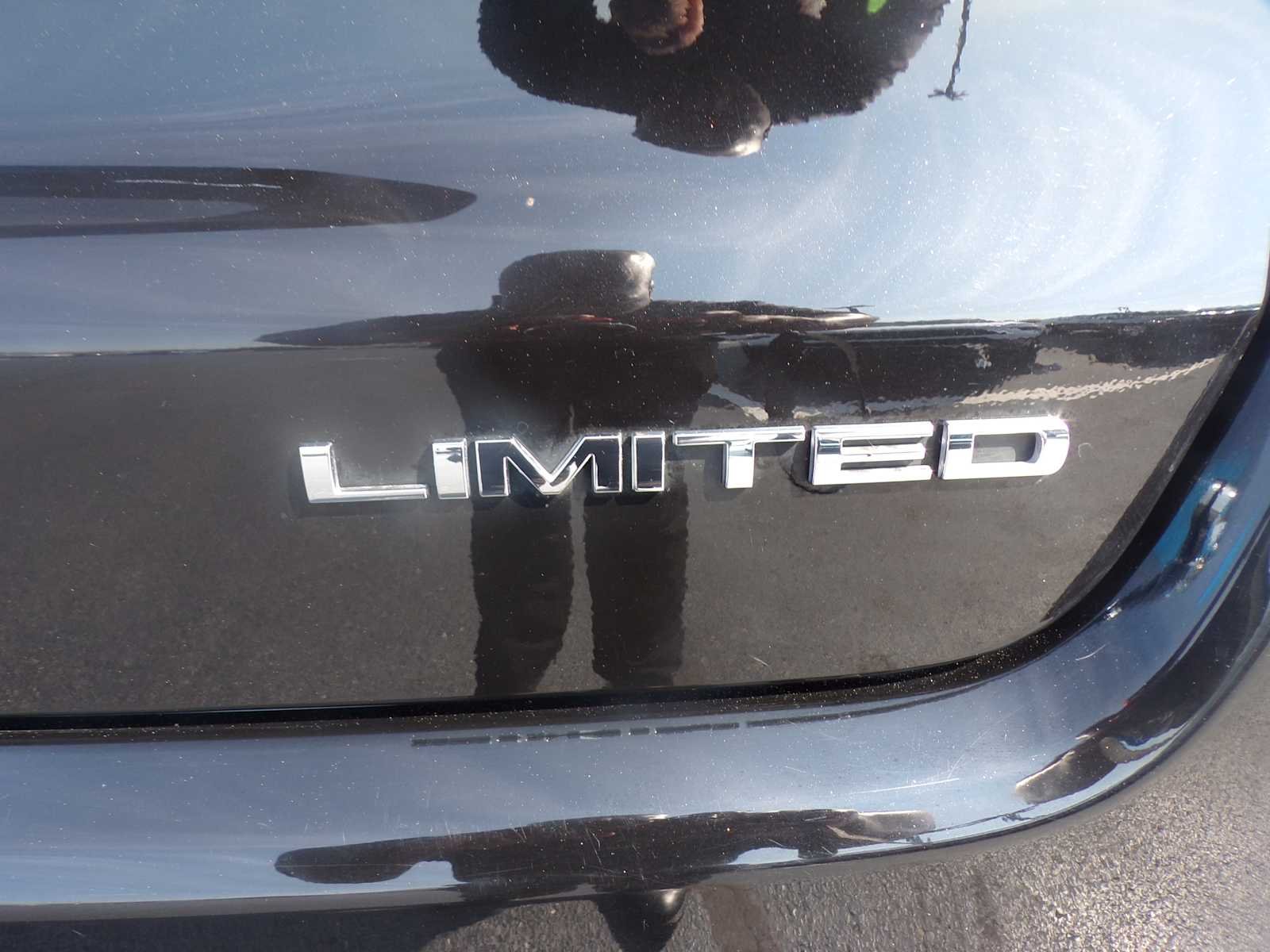 Used 2023 Black Jeep Limited 4x4 image 21