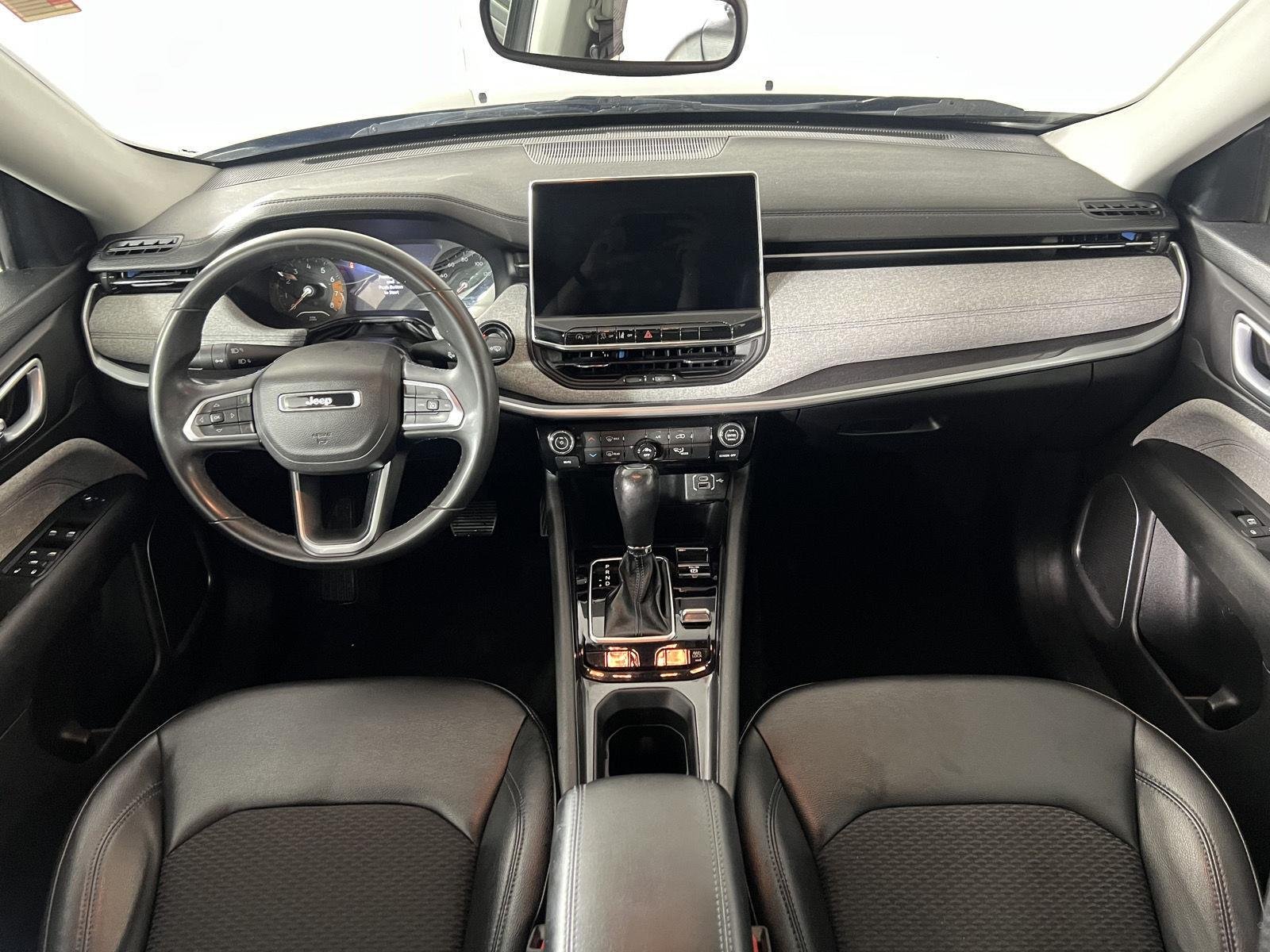 Used 2022 Granite Crystal Metallic Clearcoat Jeep Latitude image 19