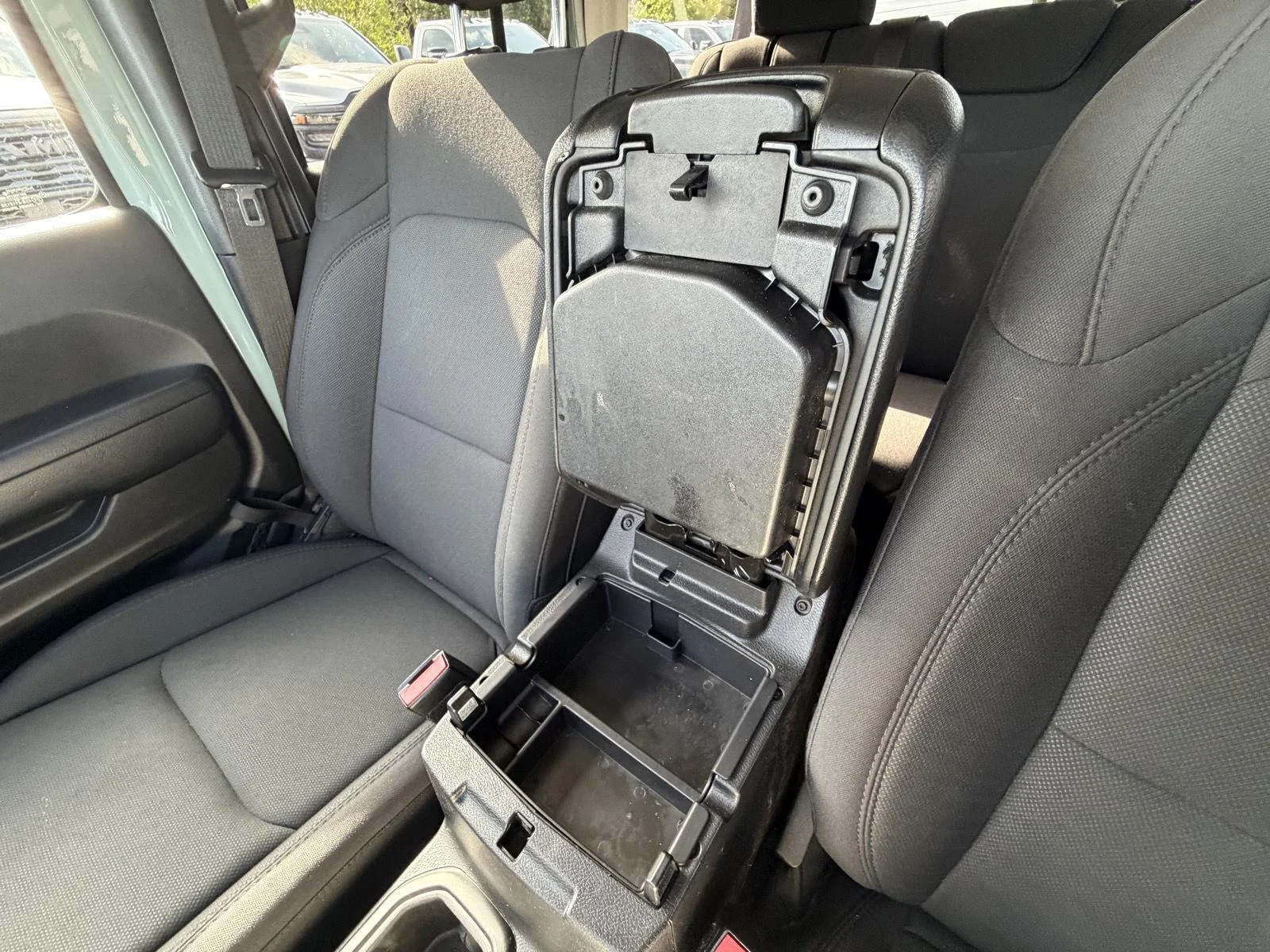 Used 2023 Earl Clearcoat Jeep Sport S image 15