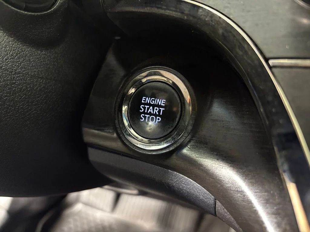 Used 2018 Silver Toyota XLE image 23