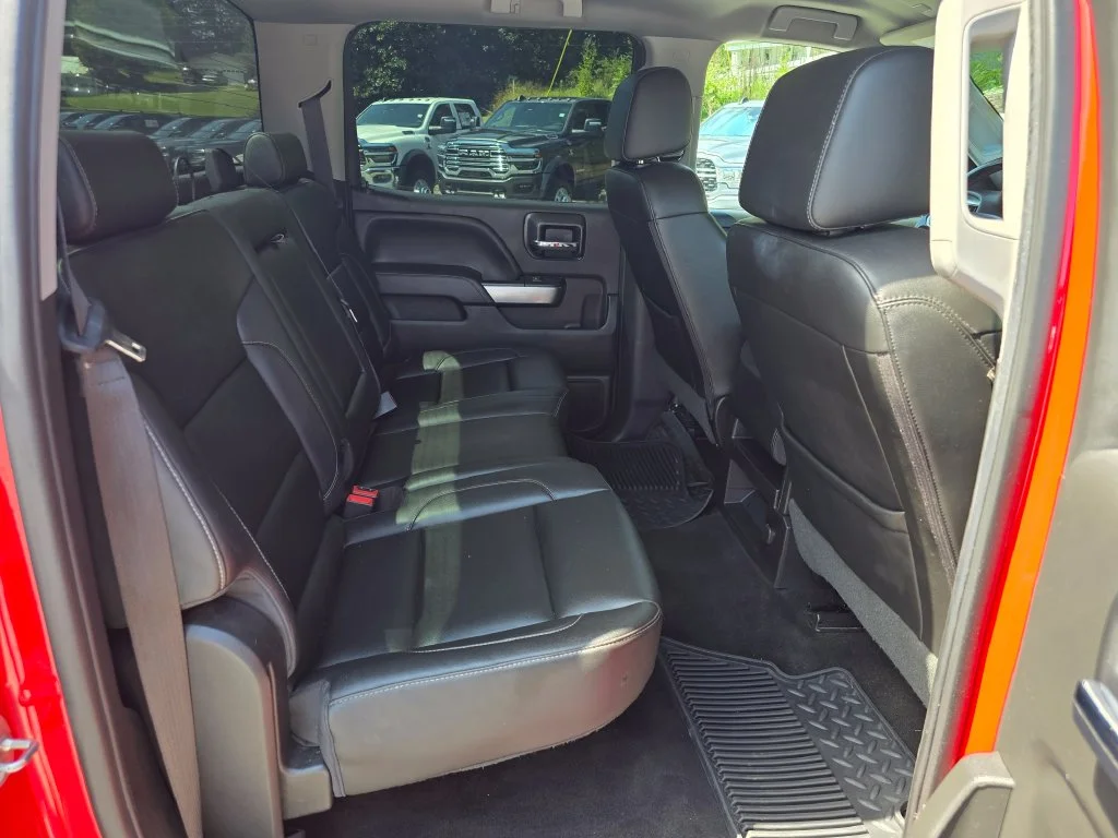 Used 2018 Red Chevrolet LT image 27