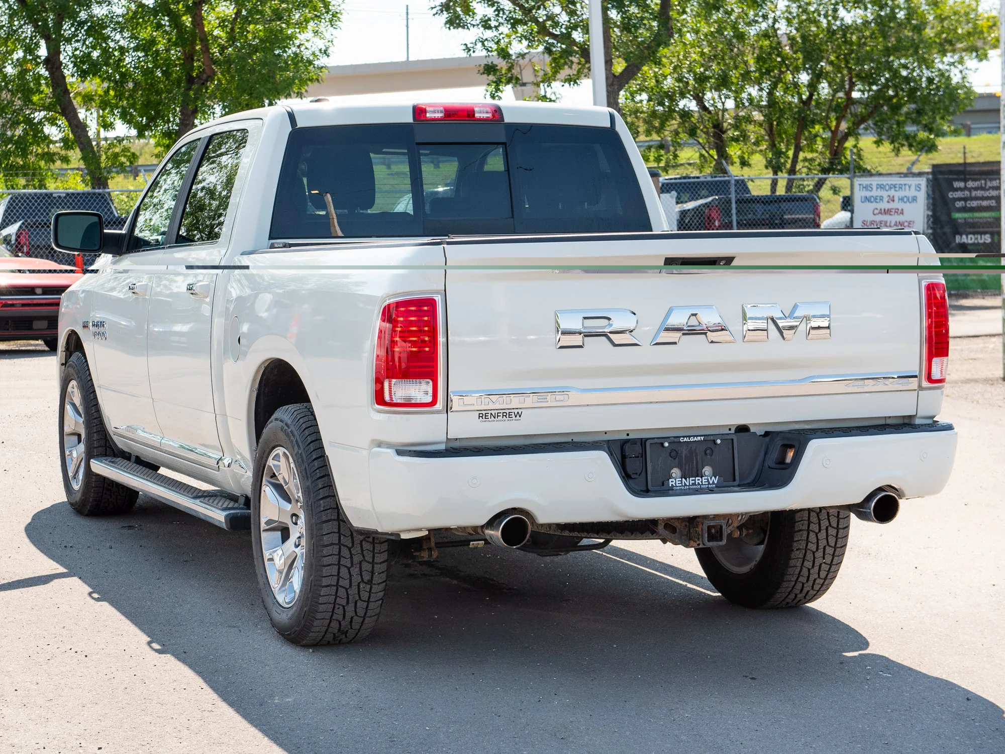 Used 2016 White RAM Limited* | Crew Cab | 5.7L HEMI V8 | Heated/Ventilated Seats | Sunroof | Tonneau Cover | image 14