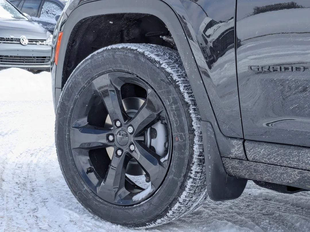 New 2026 Black Jeep Altitude - - 4x4 - Power Sunroof - Altitude Pack - 2.0L Turbo - Remote Start & More! image 9