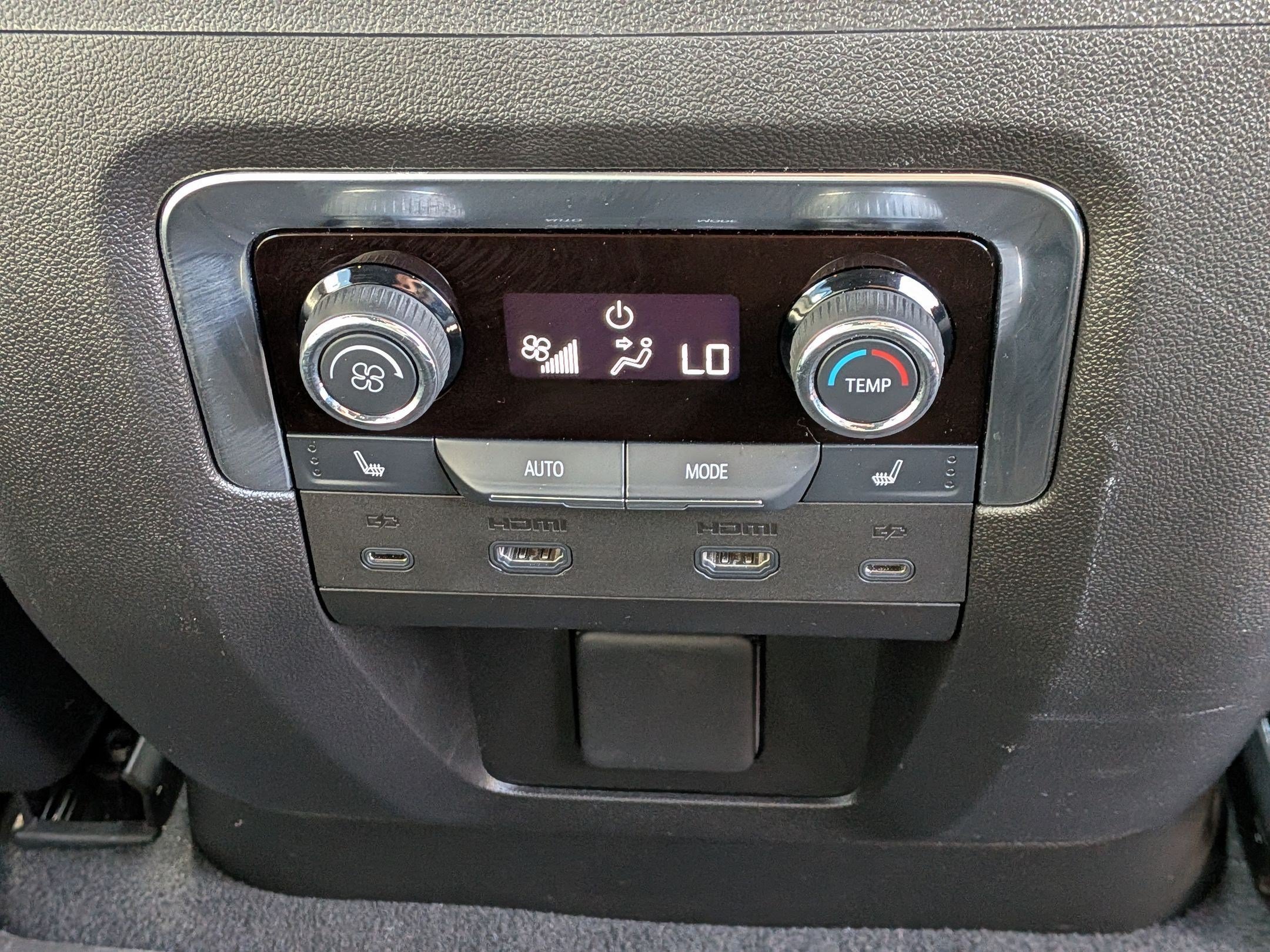 2025 Chevrolet Suburban Premier - Photo 30