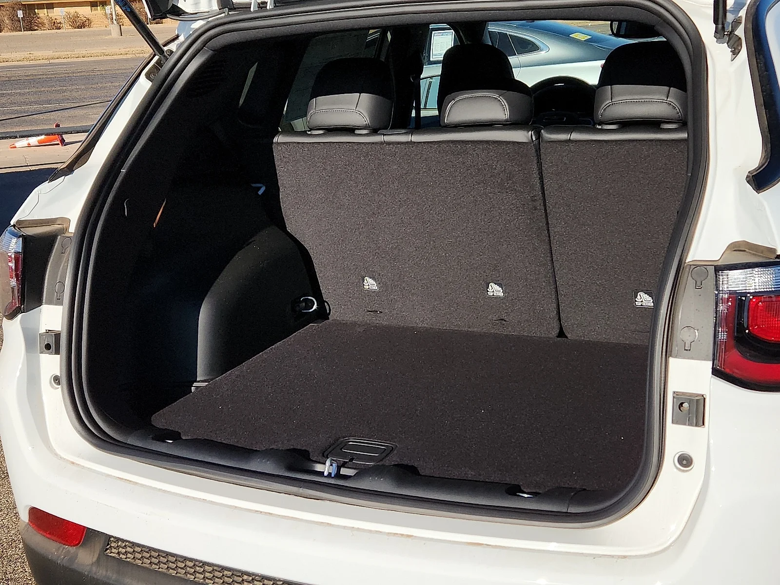 New 2026 White Jeep LATITUDE ALTITUDE 4X4 image 8