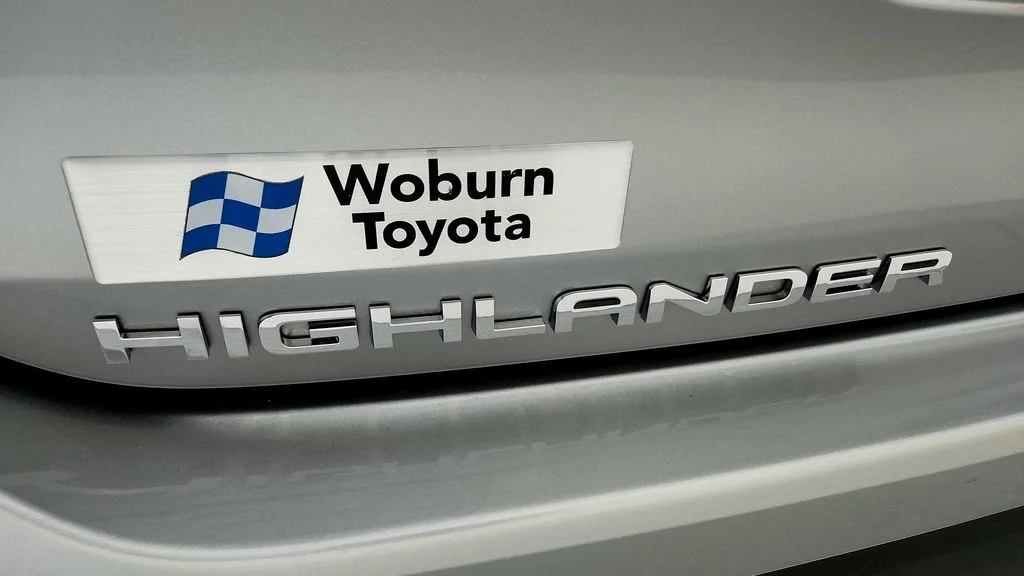 Used 2023 Silver Toyota XLE image 13