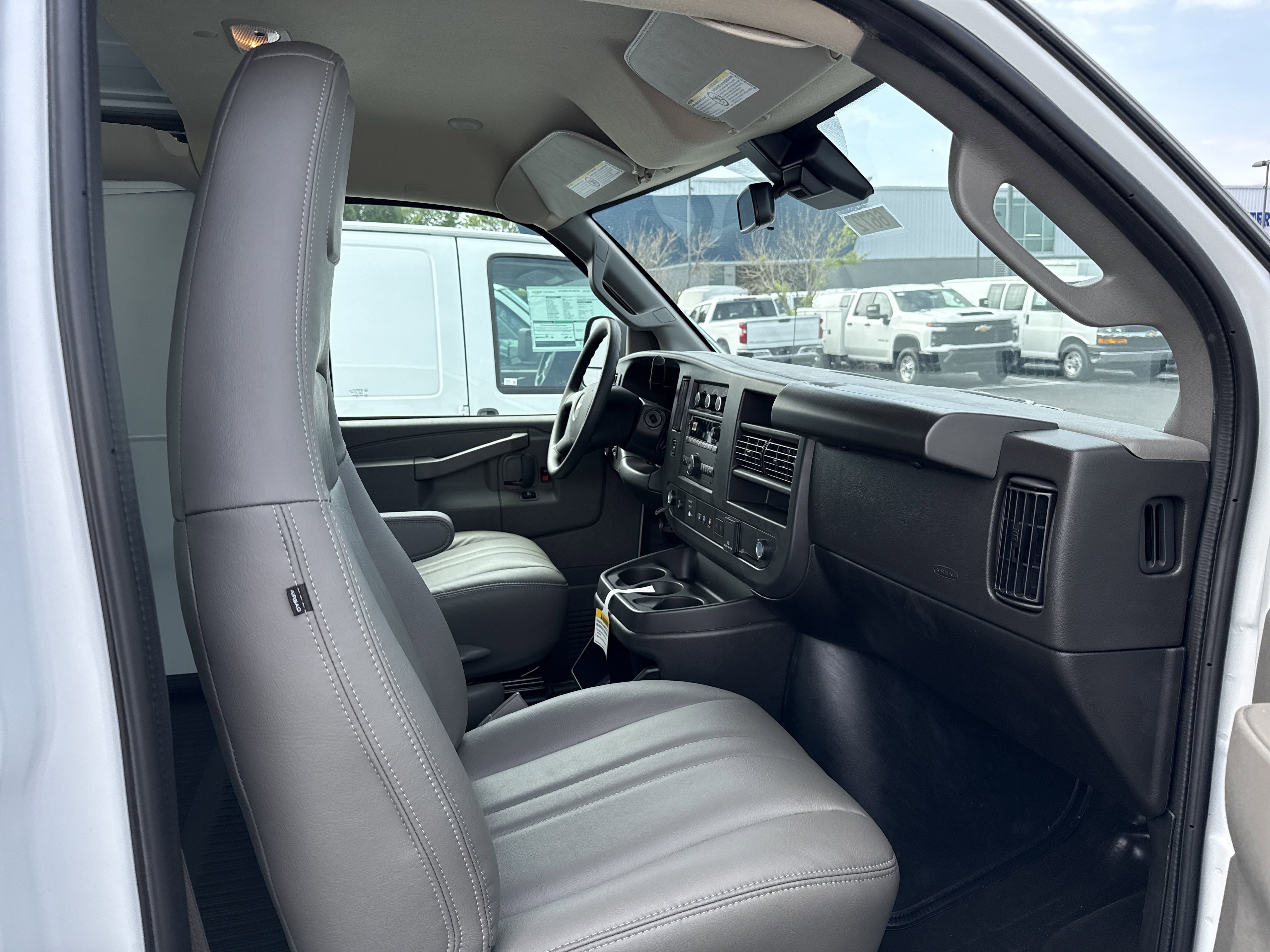 2025 Chevrolet Express Cargo Work Van - Photo 20