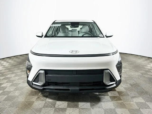 New 2027 White Hyundai SE image 8