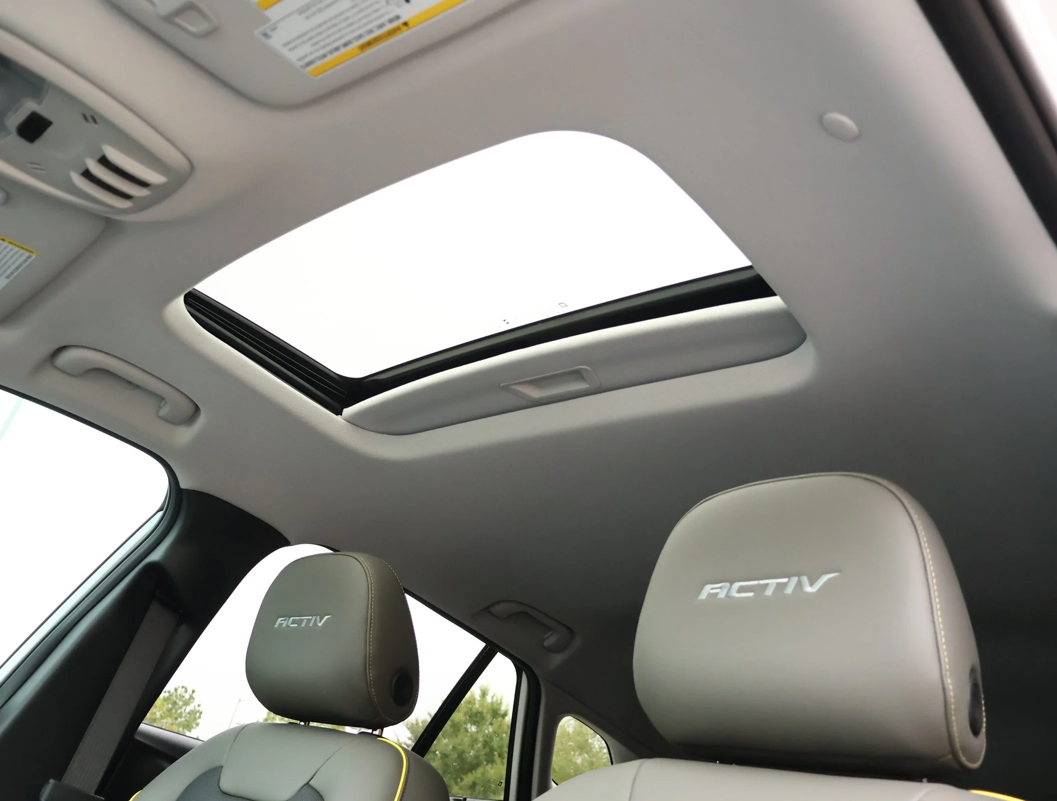 New 2026 Summit White Chevrolet ACTIV image 19