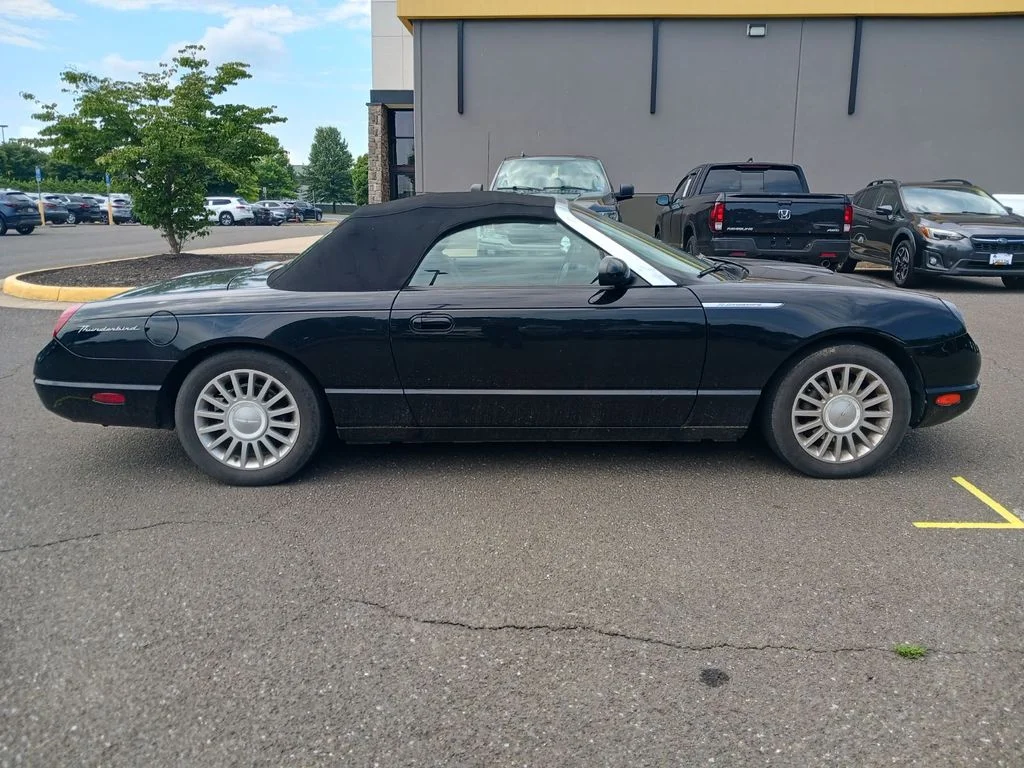 Used 2005  Ford Base image 8