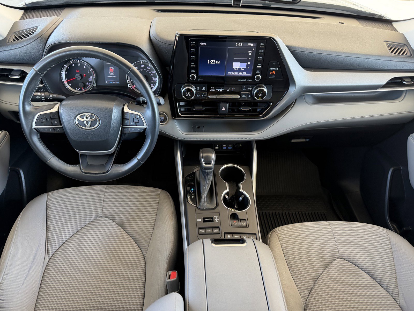 Certified Used 2022 Moon Dust Toyota LE image 24