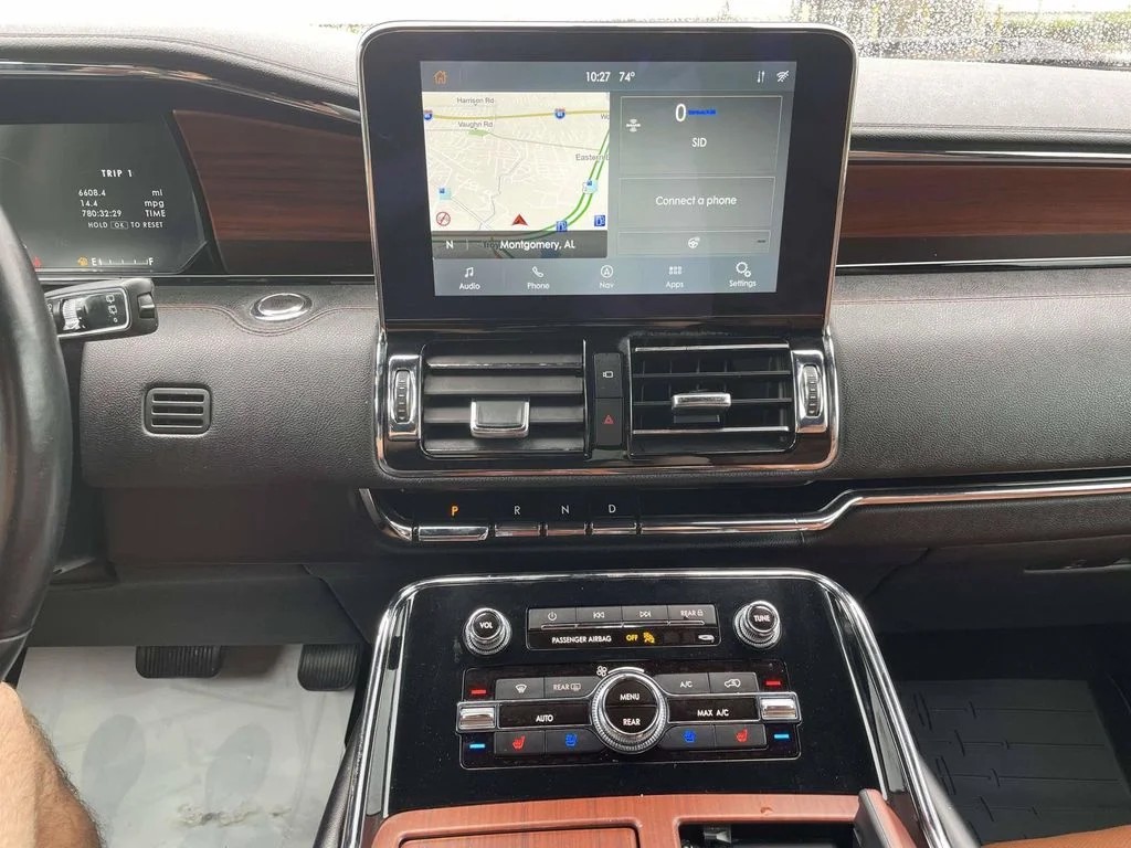 Used 2020 White Lincoln Reserve image 22