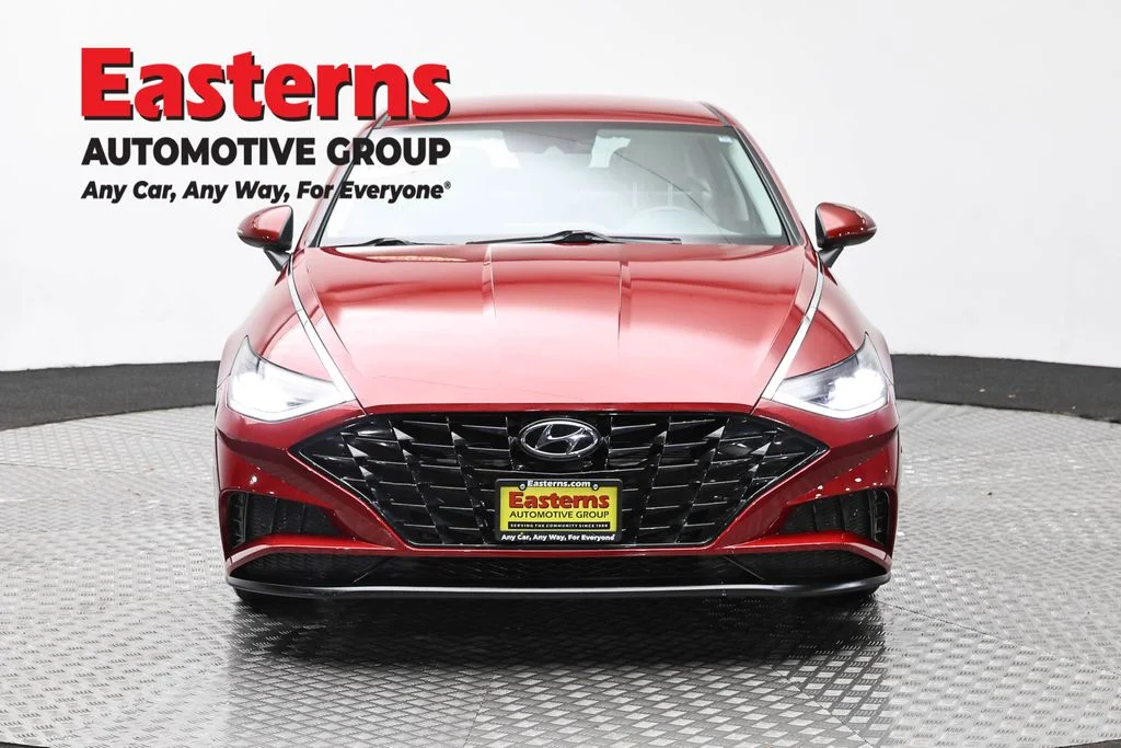 Used 2023 Red Hyundai SEL image 2