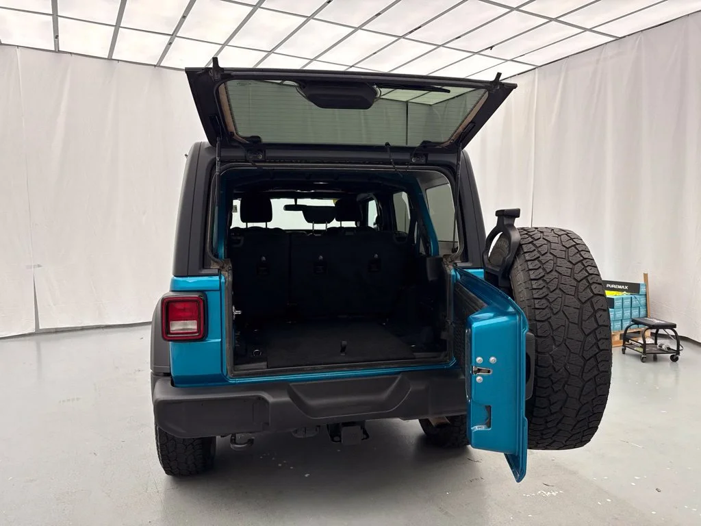 Used 2020 Bikini Pearlcoat Jeep Unlimited Sport image 9