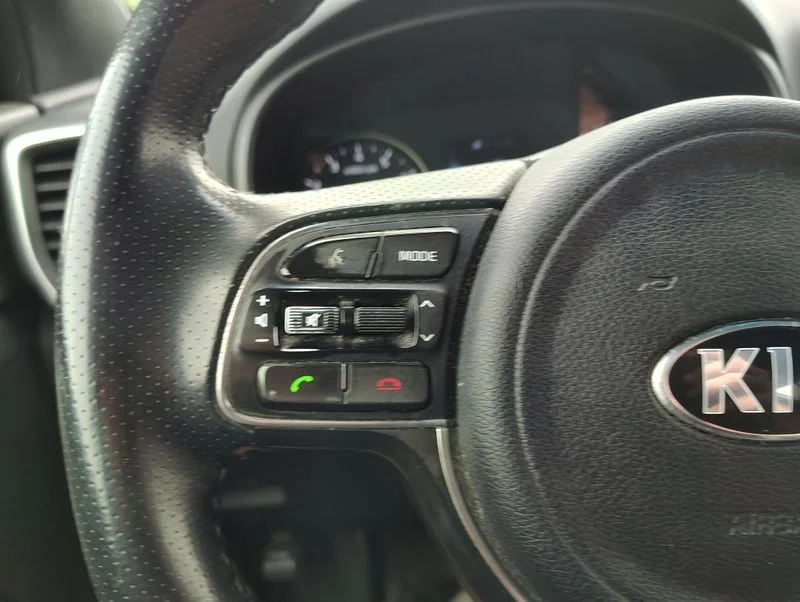 Used 2018 White Kia EX image 13