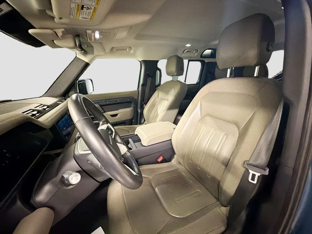 Used 2020 Tasman Blue Metallic Land Rover S image 5