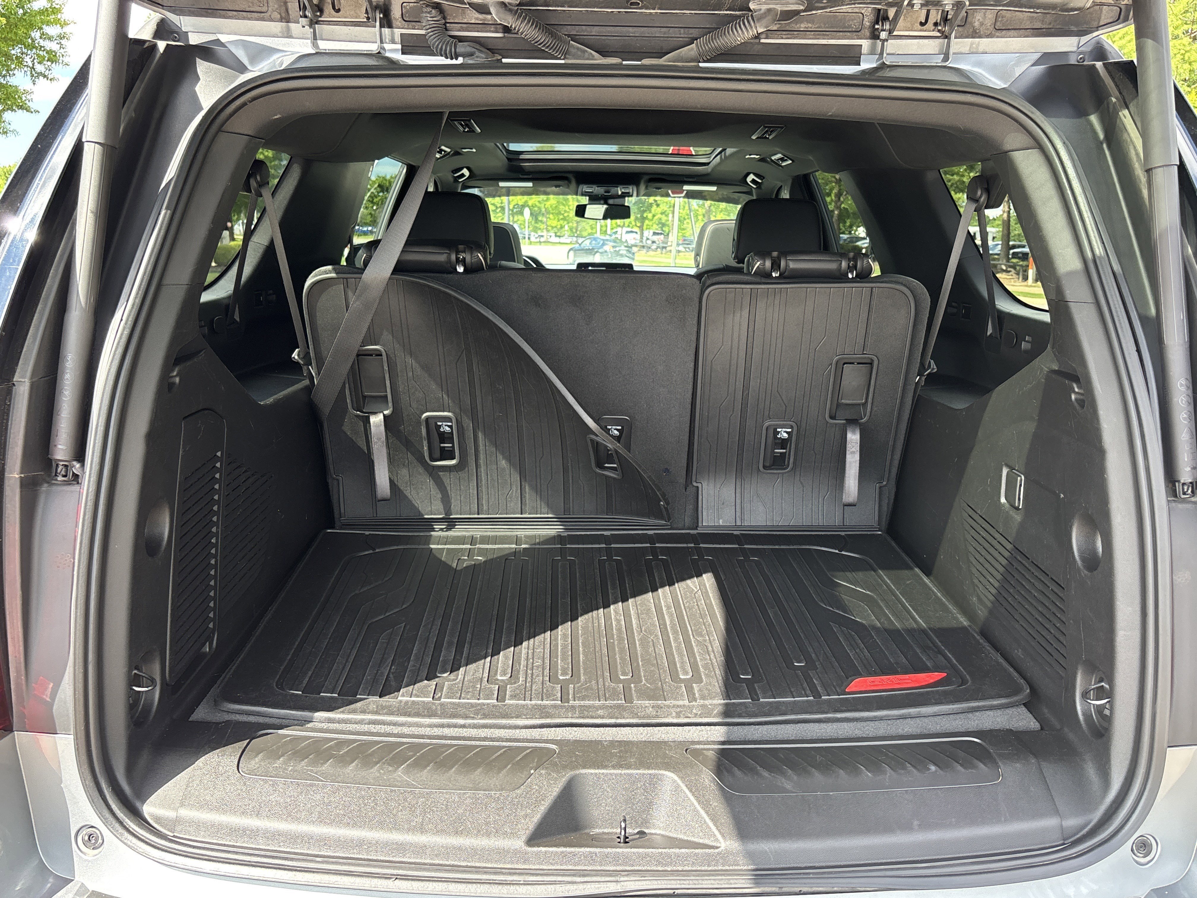 Used 2023 Sterling Metallic GMC SLT 4WD image 8