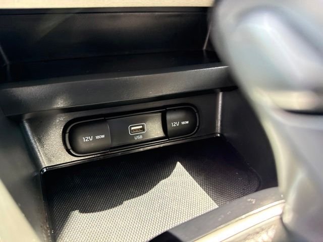 Used 2021 White Kia LX image 25