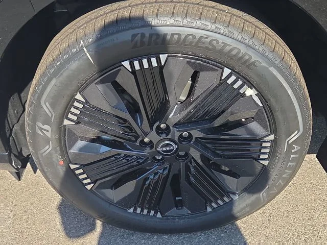 New 2026 Super Black Nissan Platinum image 4