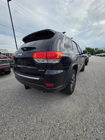 Used 2018 True Blue Pearlcoat Jeep Limited image 4