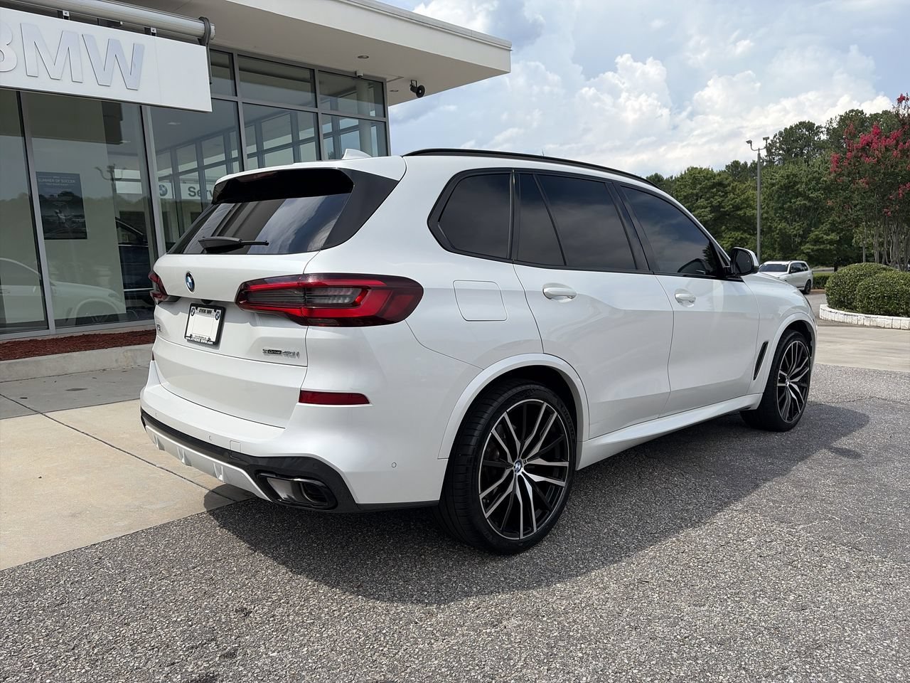 Used 2023 Mineral White Metallic BMW sDrive40i image 8