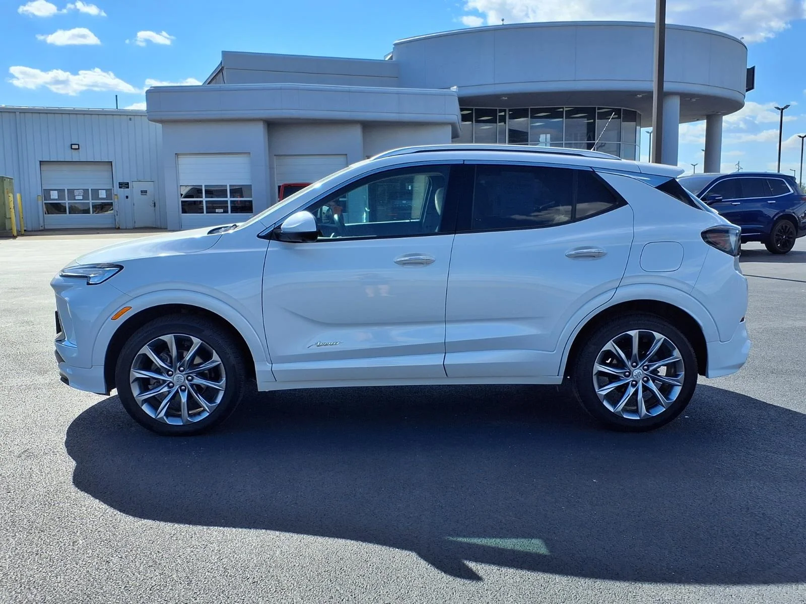 Used 2024 White Frost Tricoat Buick Avenir image 18