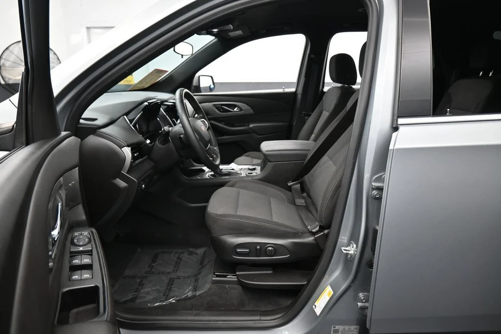 Used 2023 Sterling Gray Metallic Chevrolet LT image 10