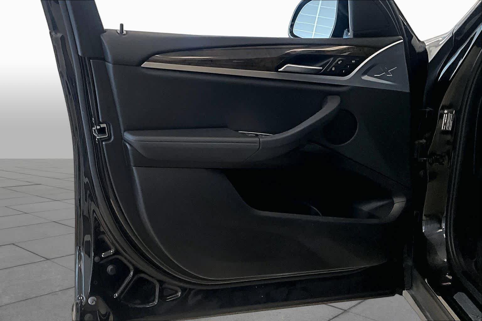 Used 2020 Black Sapphire Metallic BMW sDrive30i image 20