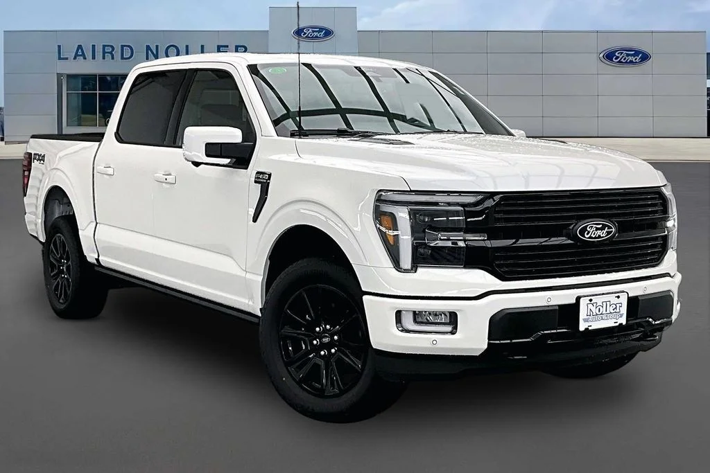 New 2026 Star White Metallic Tri-Coat Ford Platinum® image 2
