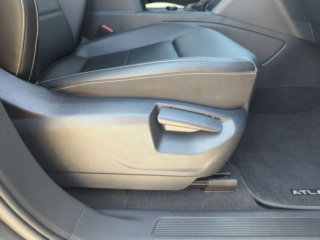 Used 2023  Volkswagen 2.0T SE image 37