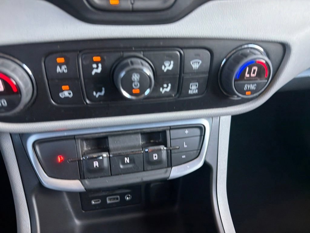 Used 2024 Summit White GMC SLT image 30