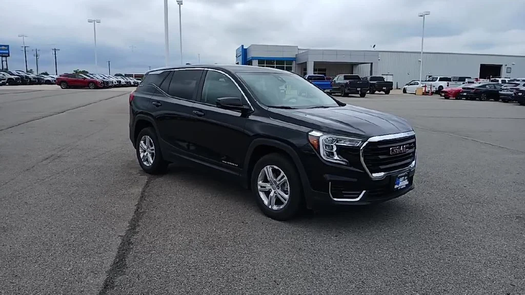 Used 2024 Black GMC SLE image 2