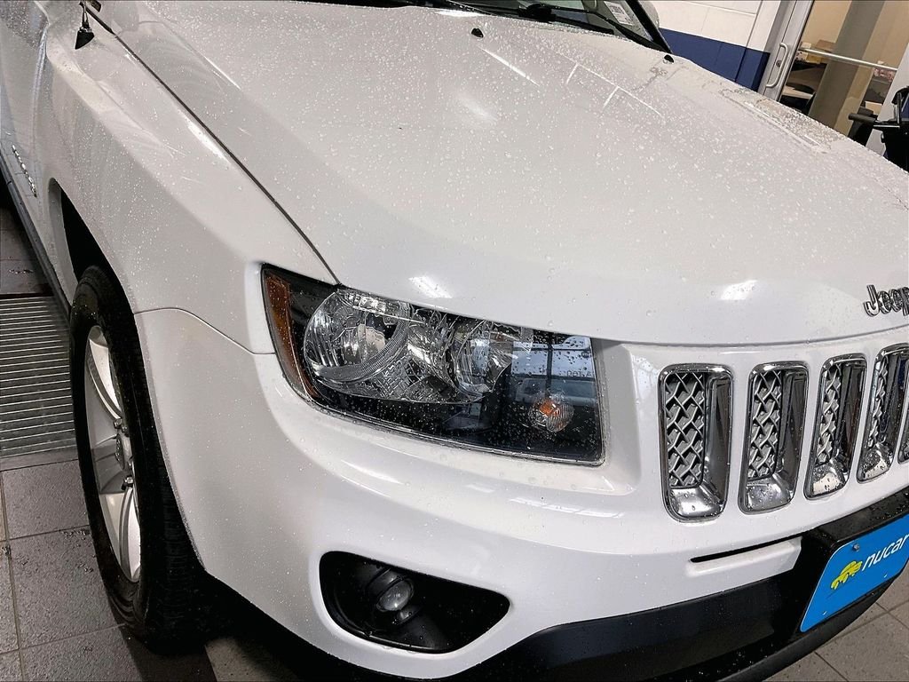 Used 2017 White Jeep Latitude image 31