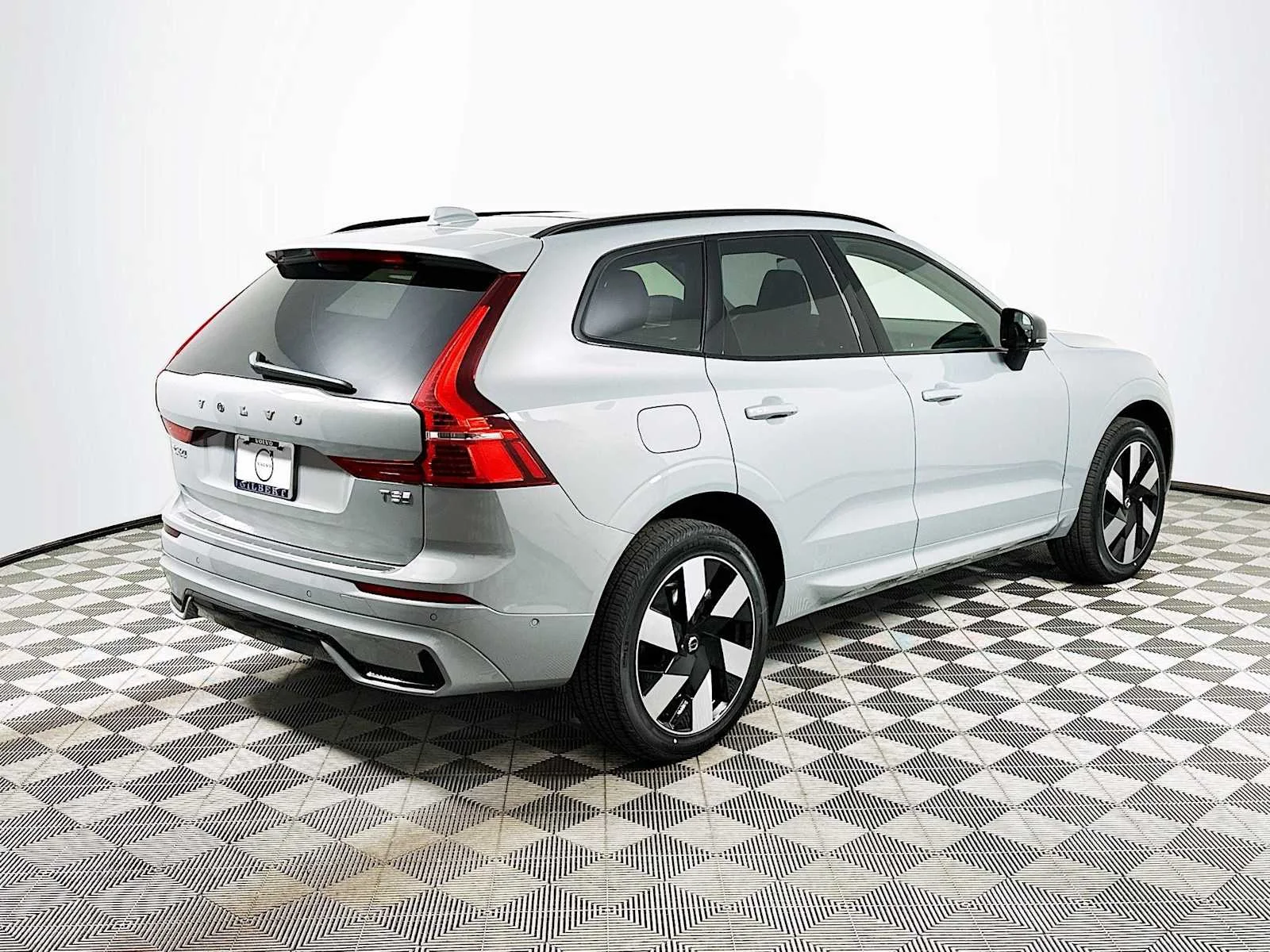 Certified Used 2025 Vapour Grey Volvo Plus image 7
