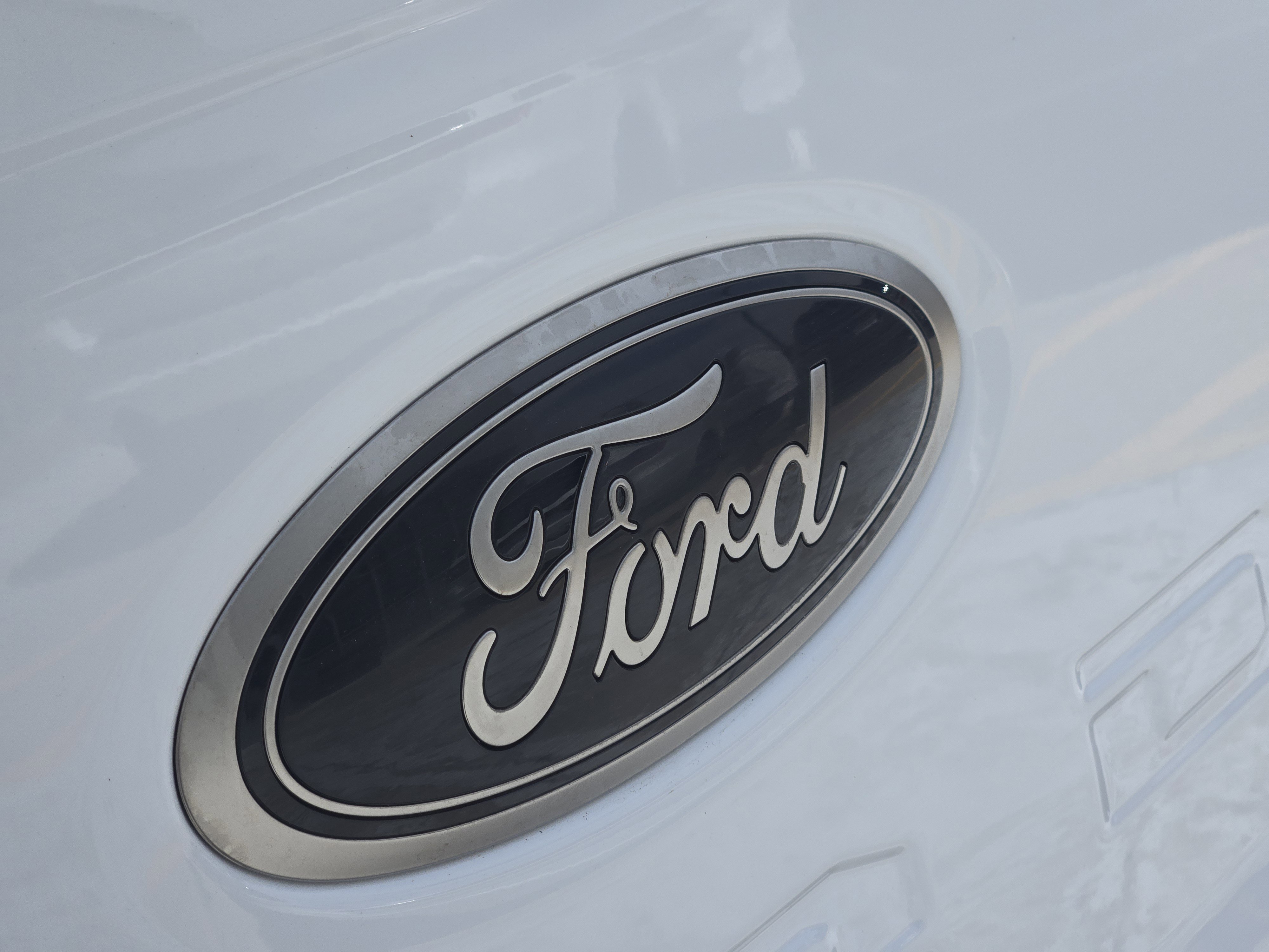 Used 2023 OXFORD WHITE Ford LARIAT image 12