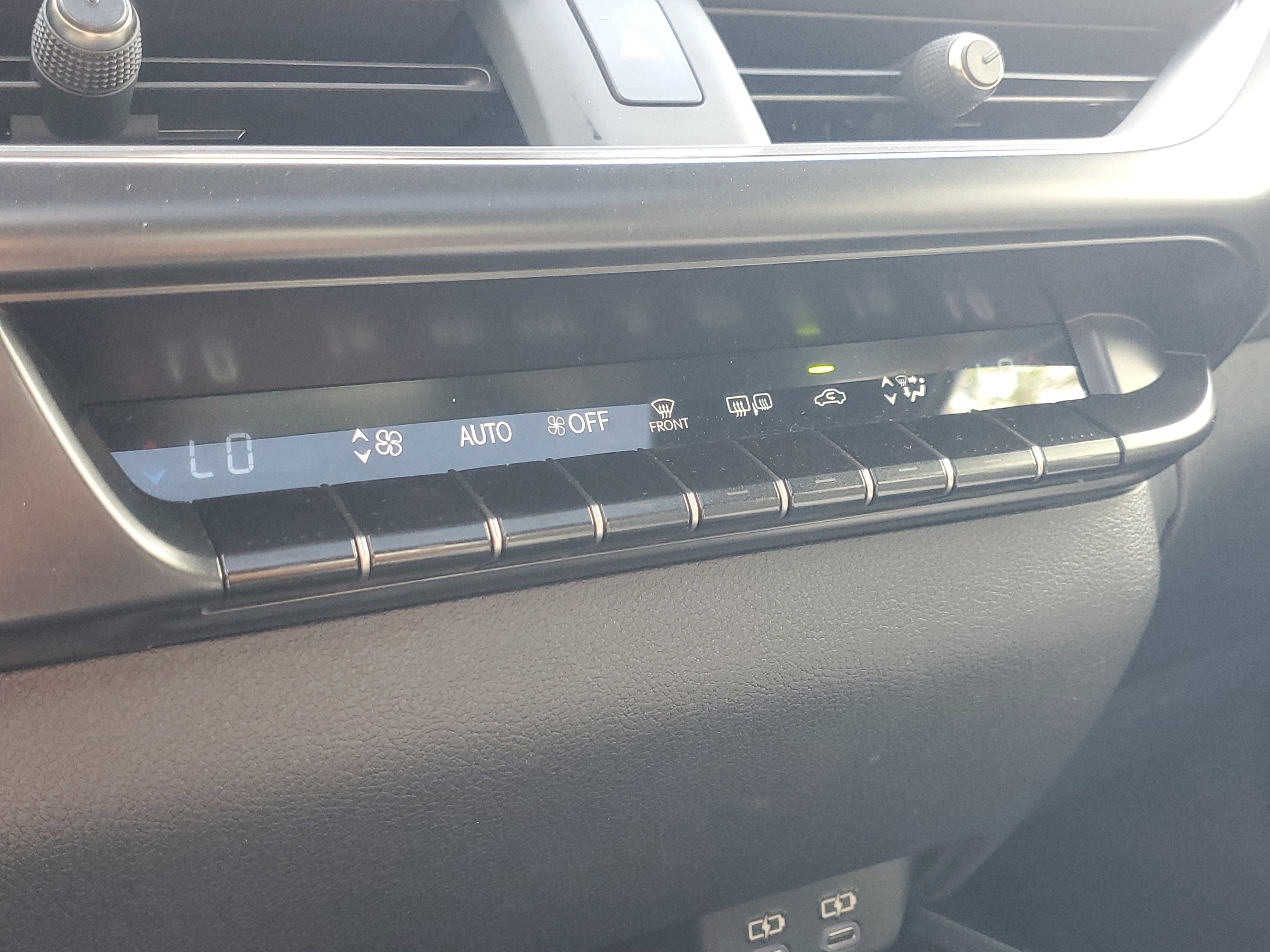 2025 Lexus UX Hybrid 300h - Photo 29