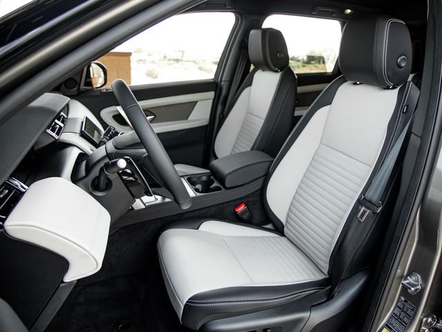 New 2024 Silicon Silver Land Rover SE image 13