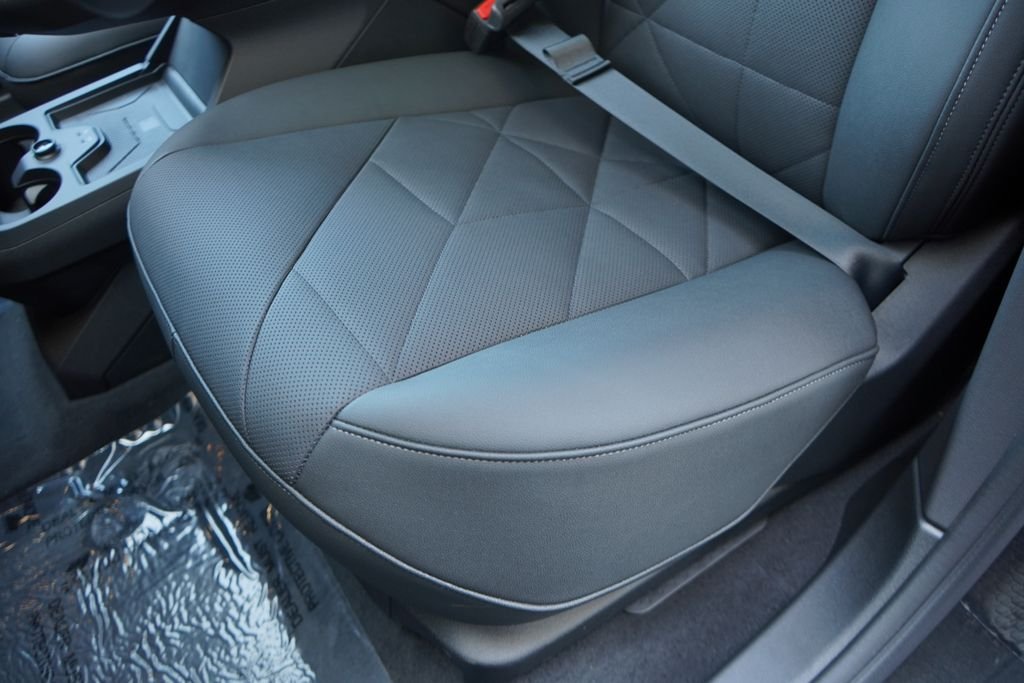Used 2025 Dark Graphite BMW M60 image 11
